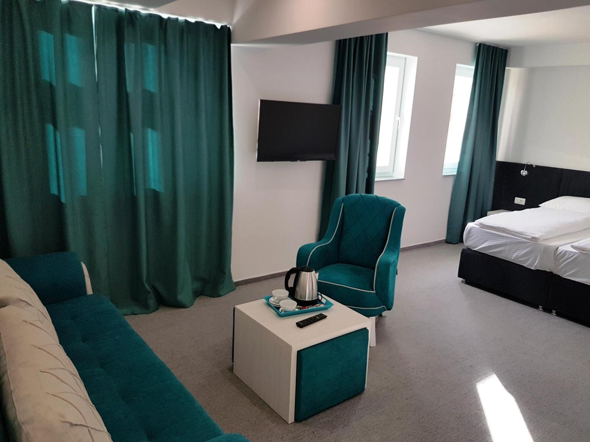 Hotel Sax Gracanica Gracanica  Екстериор снимка