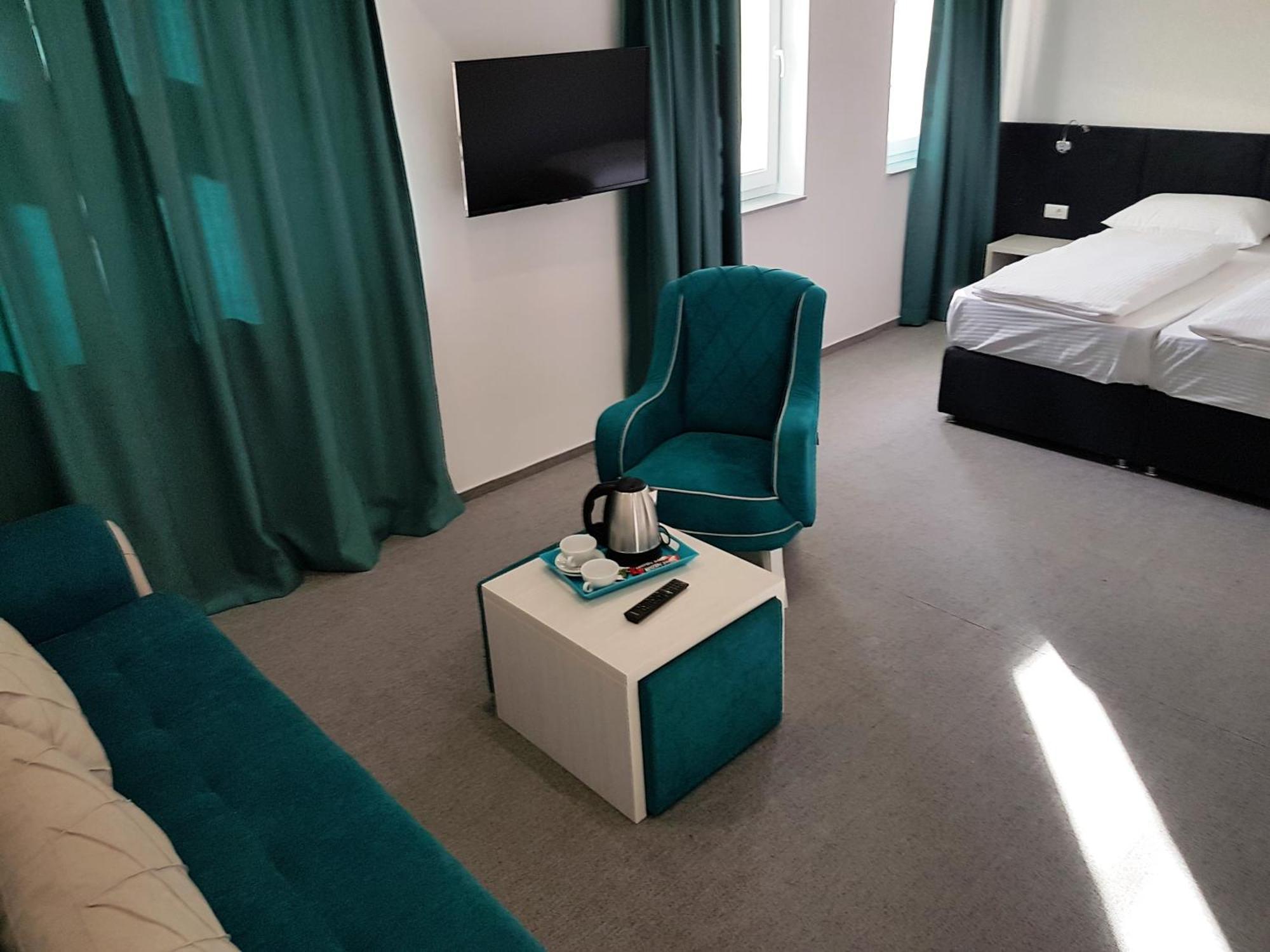 Hotel Sax Gracanica Gracanica  Екстериор снимка