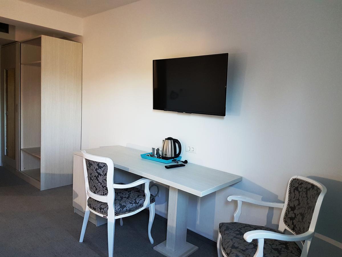 Hotel Sax Gracanica Gracanica  Екстериор снимка